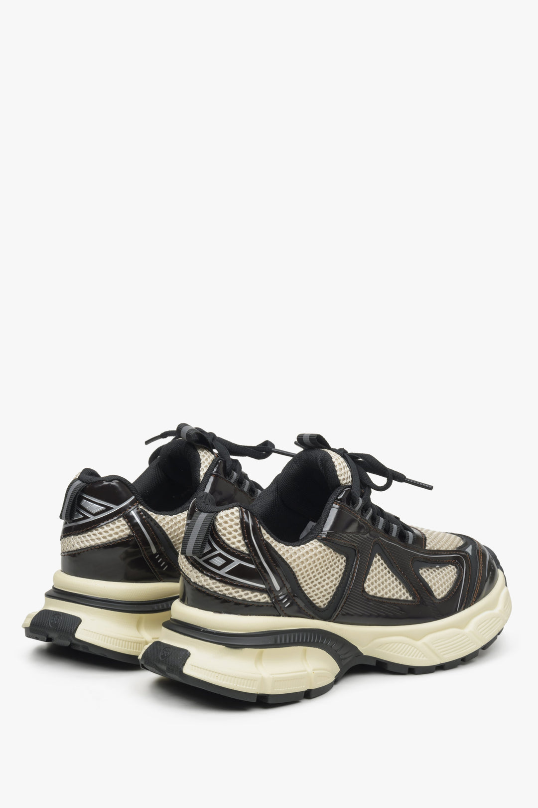 Women's black and beige ES 8 sneakers - presentation of the heel and side line of the shoes.