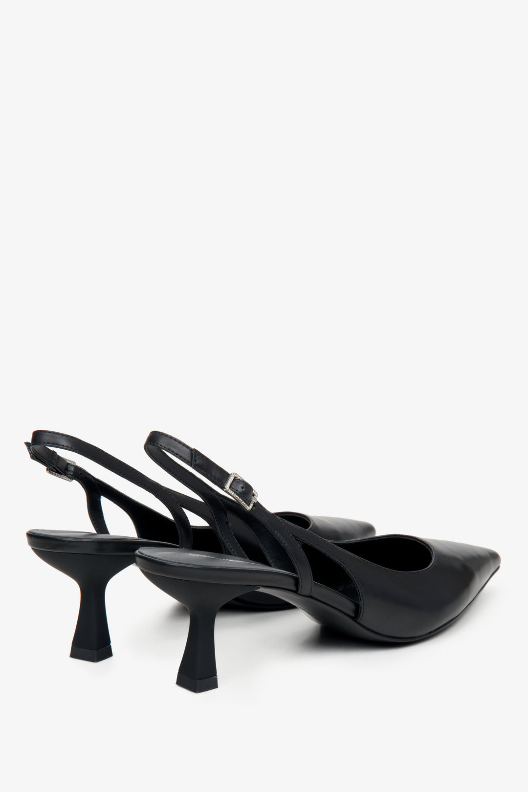 Estro X MustHave women's slingback pumps in black genuine leather - close-up on the heel and side line of the shoes.
