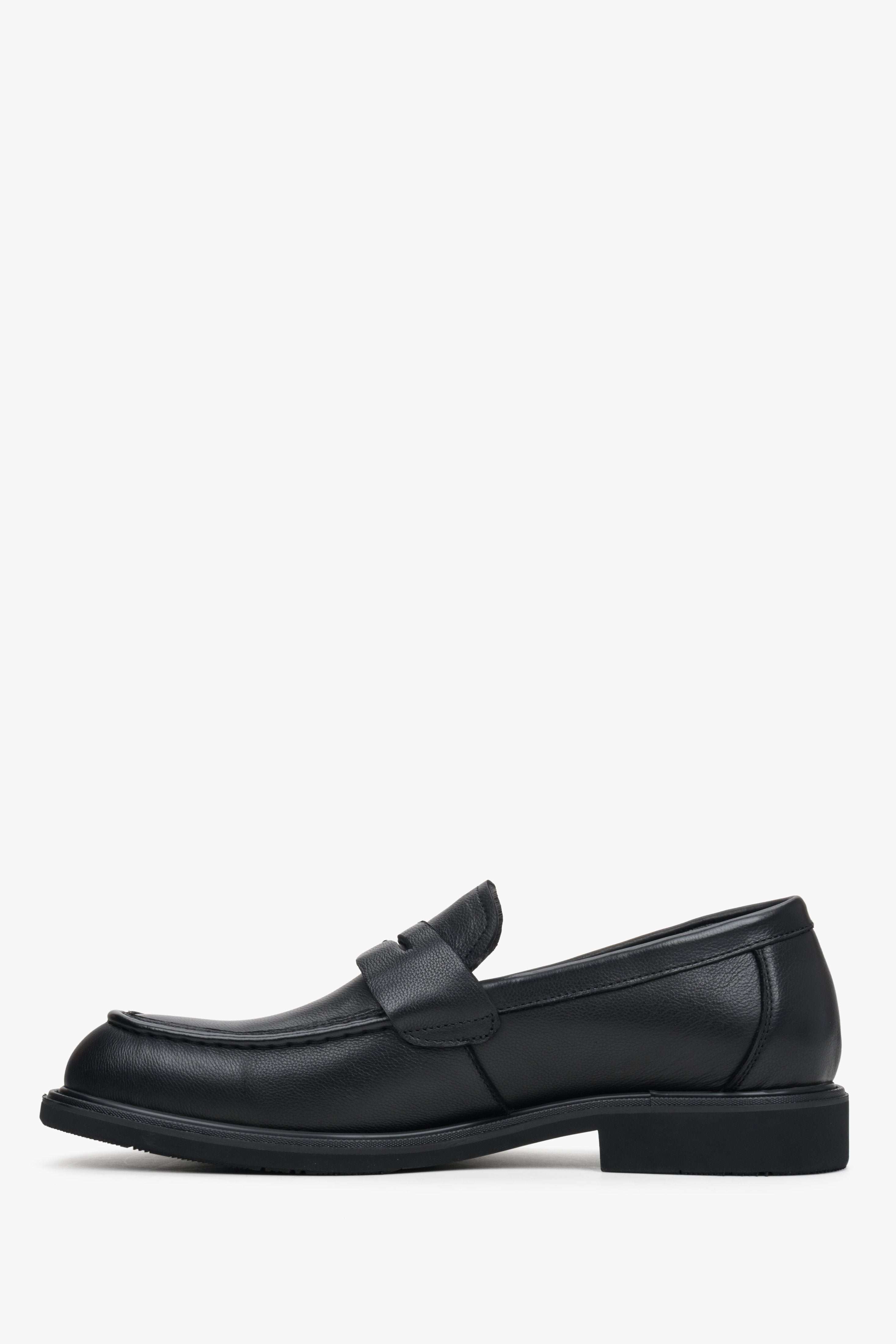 Men's black Estro loafers - shoe profile.