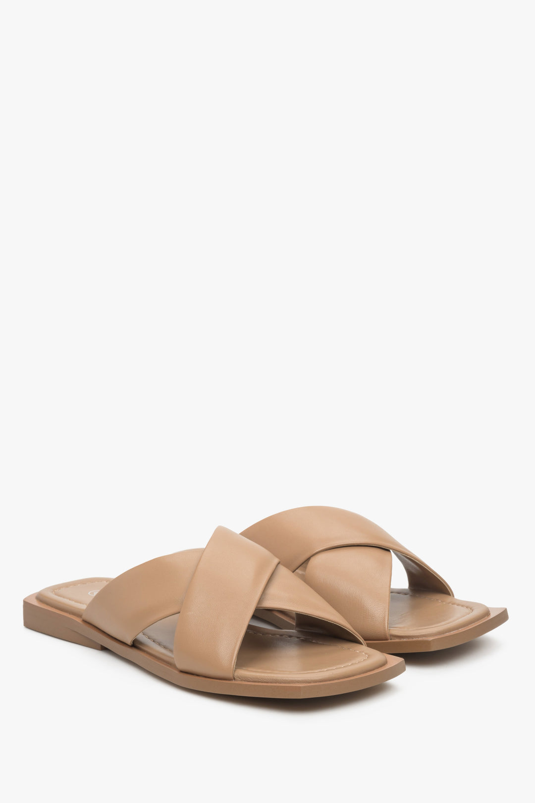 Women's light brown flat slide sandals made of genuine leather, Estro brand.