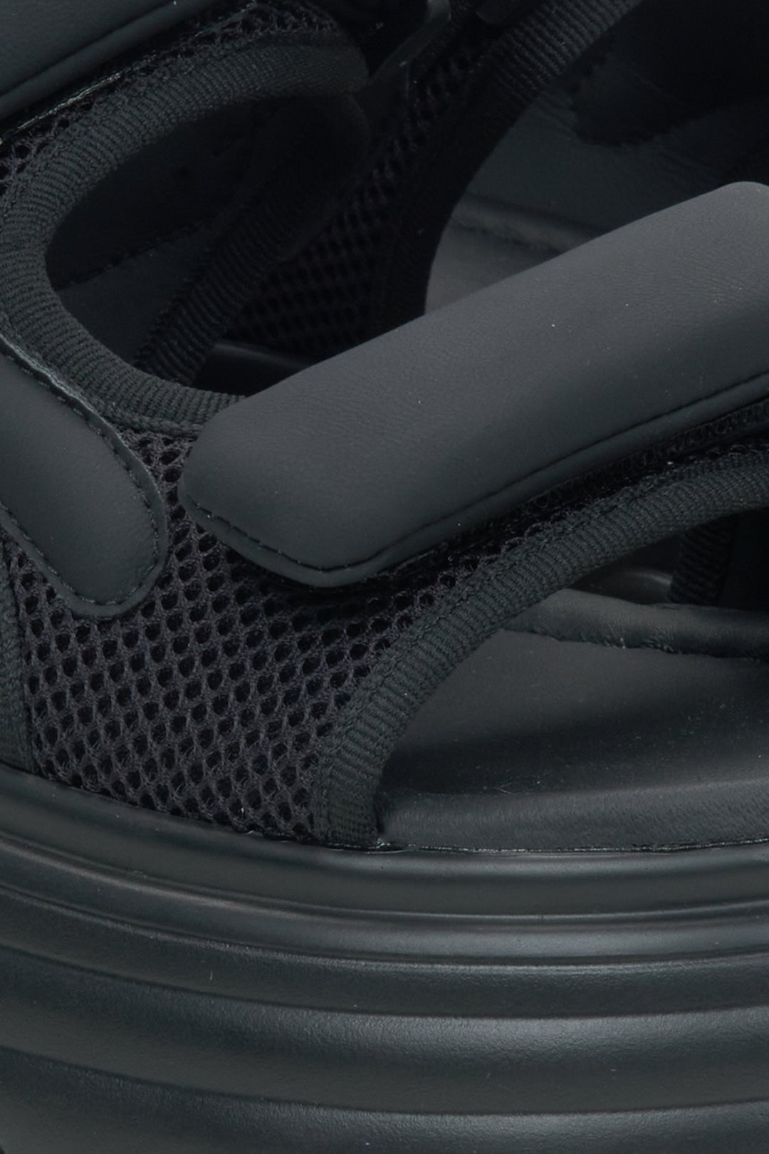 ES 8 women's black sport sandals - close-up detail.