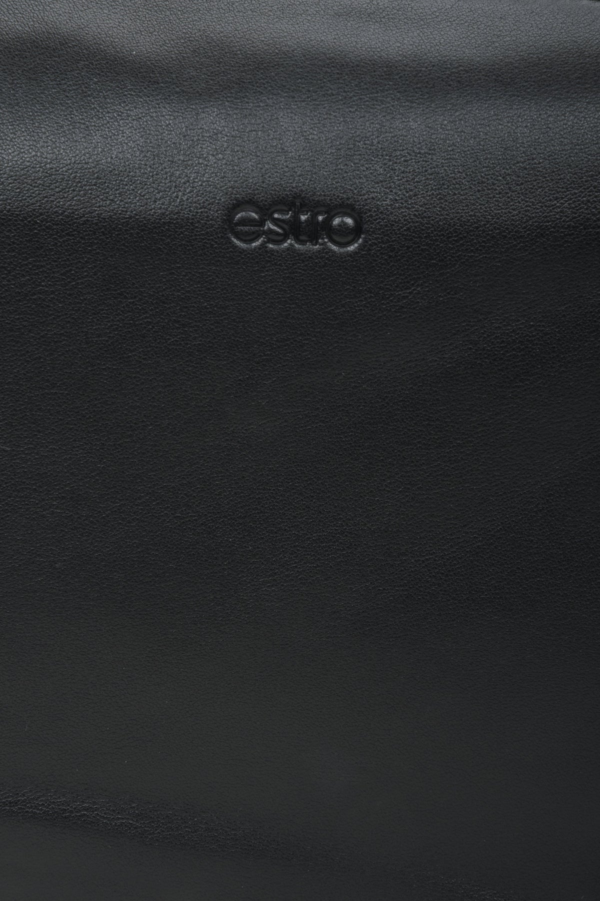 Women's black leather  shoulder bag - close-up on the details.
