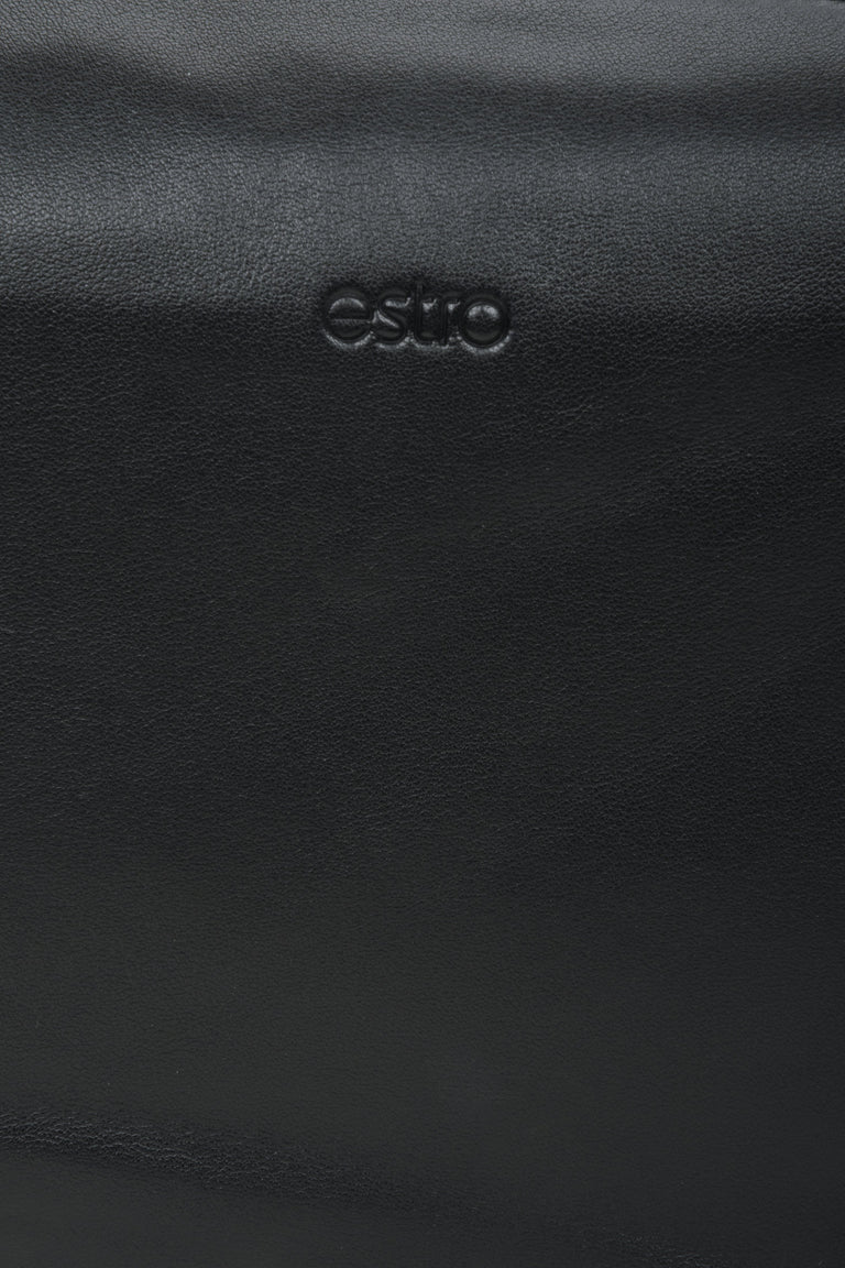 Women's black leather  shoulder bag - close-up on the details.