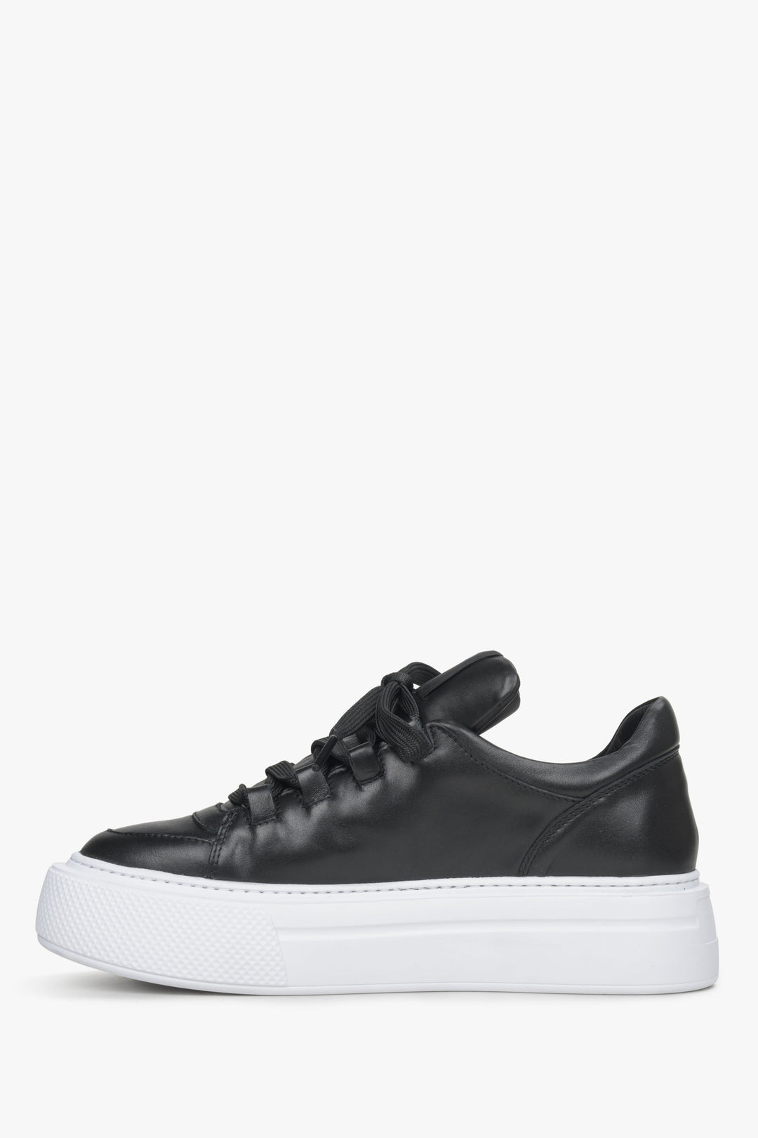 Women's black sneakers on a thick sole - shoe profile.