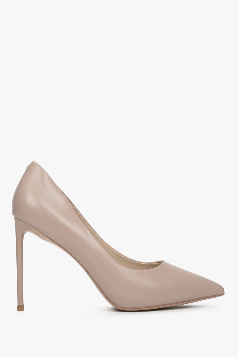 Women's beige leather pointed toe high heels - shoe profile.