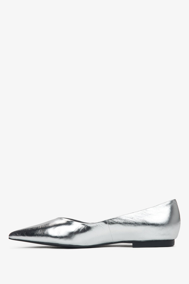 Estro women's silver ballet flats made of genuine leather with a narrow pointed toe - side view of the shoe.