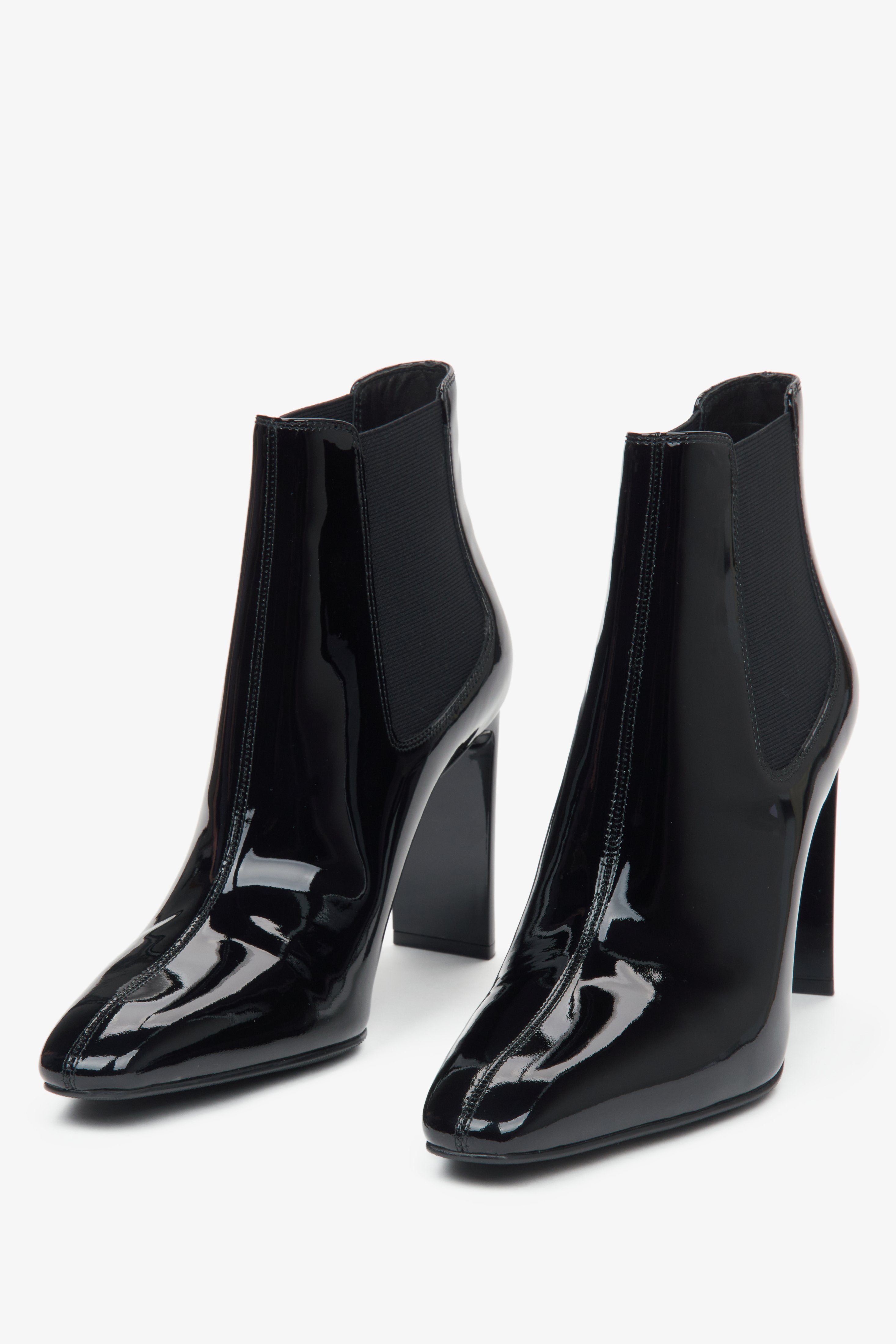 Estro black women's ankle boots made of patent genuine leather with a high block heel - front view of the model.