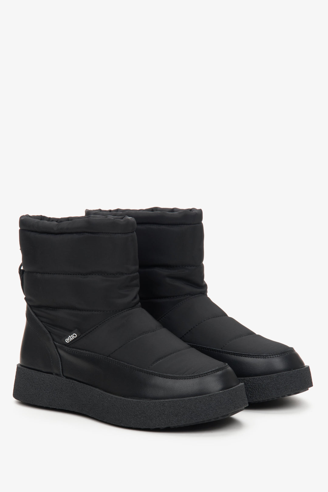 Women's black leather snow boots with fur lining by Estro.