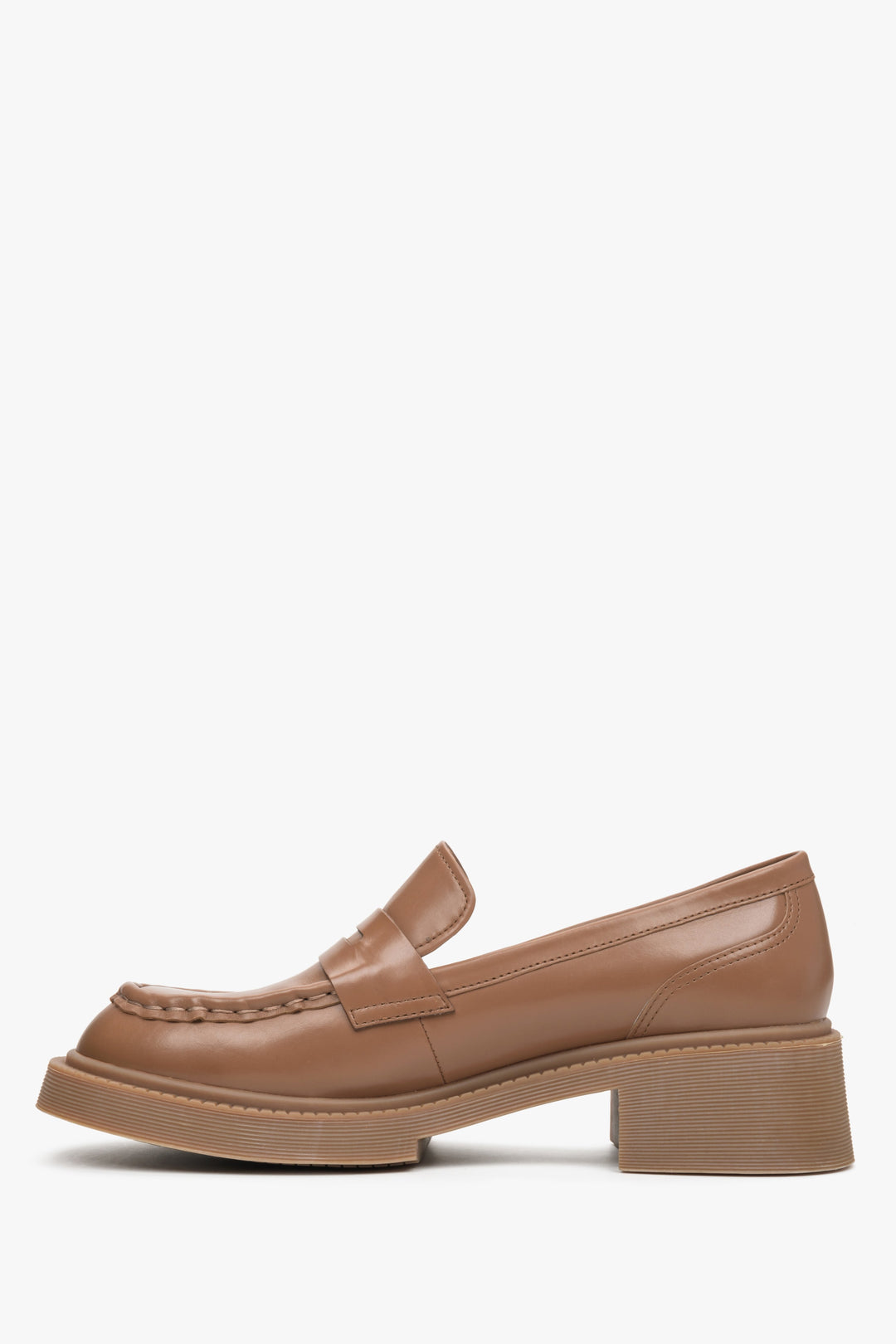 Leather, women's brown moccasins with a stable heel - shoe profile.