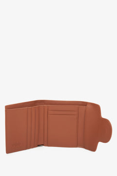 Estro women's brown-and-beige wallet - presentation of the interior model.