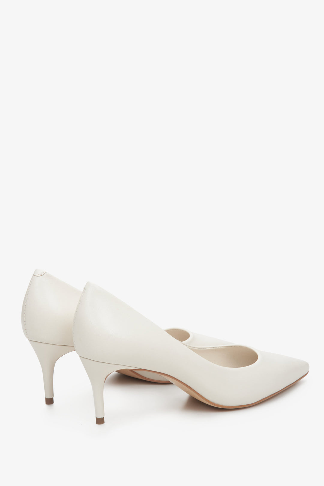 Women's leather shoes with a low heel in beige colour - close-up of the heel line.