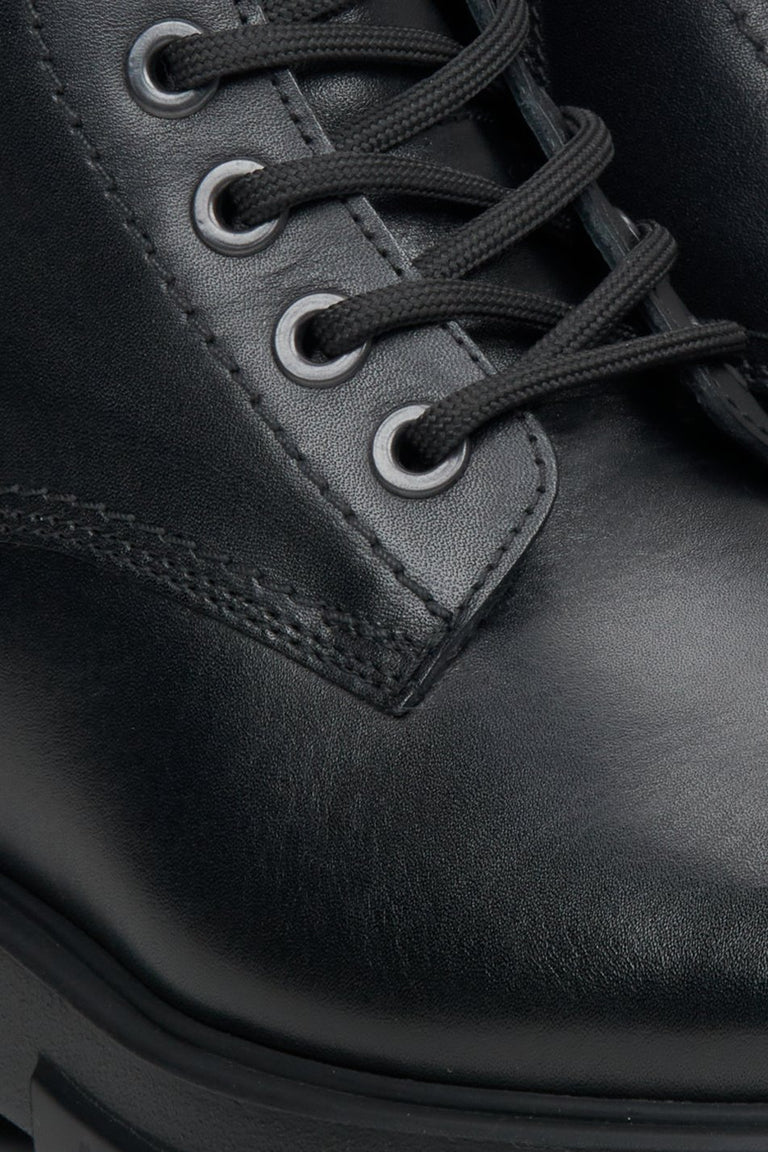 Men's black winter boots by Estro - close-up on the details.