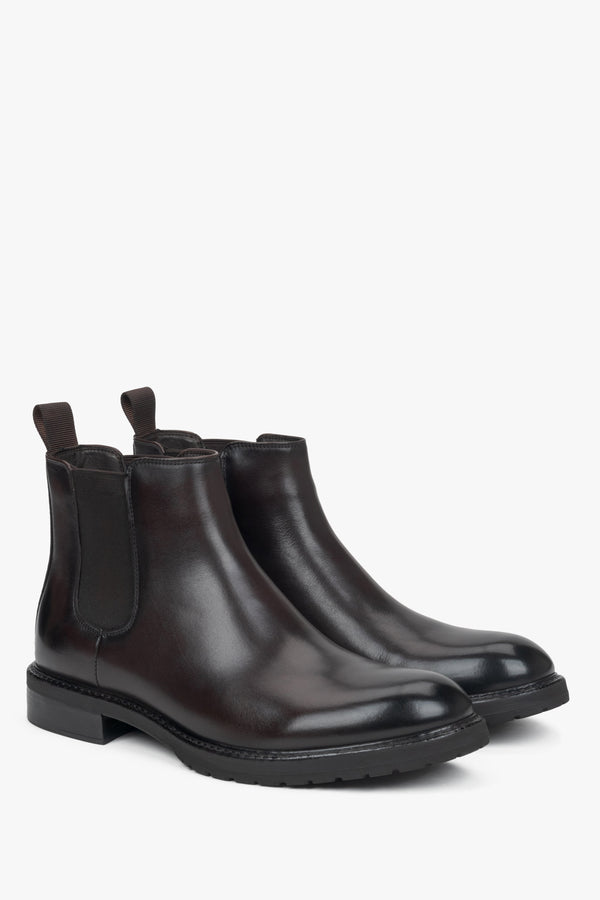 Men's dark brown classic Chelsea boots made of leather by Estro – side view and toe.