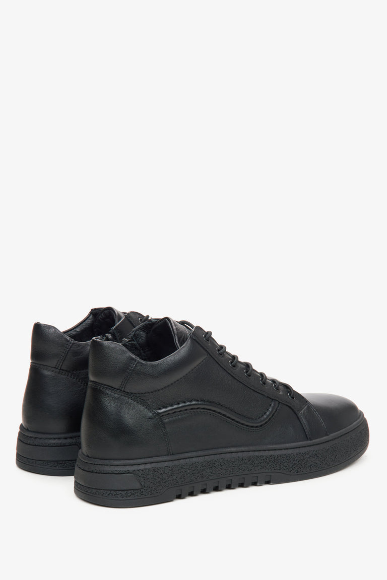 Men's black leather sneakers Estro - close-up of the heel and side line.