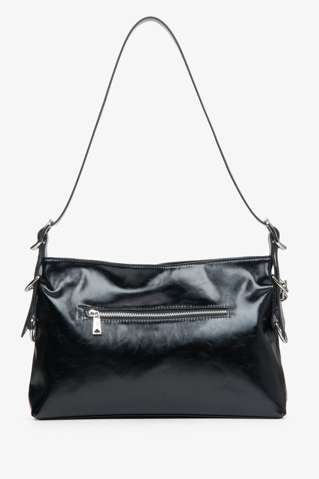 Handy black women's bag Estro with a silver chain.