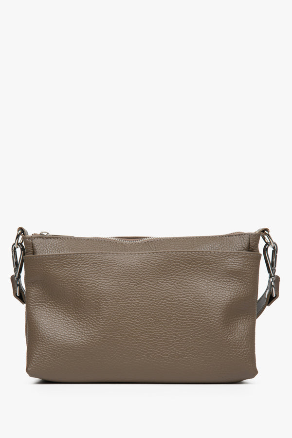 Leather, brown Estro women's crossbody bag with a zipper.
