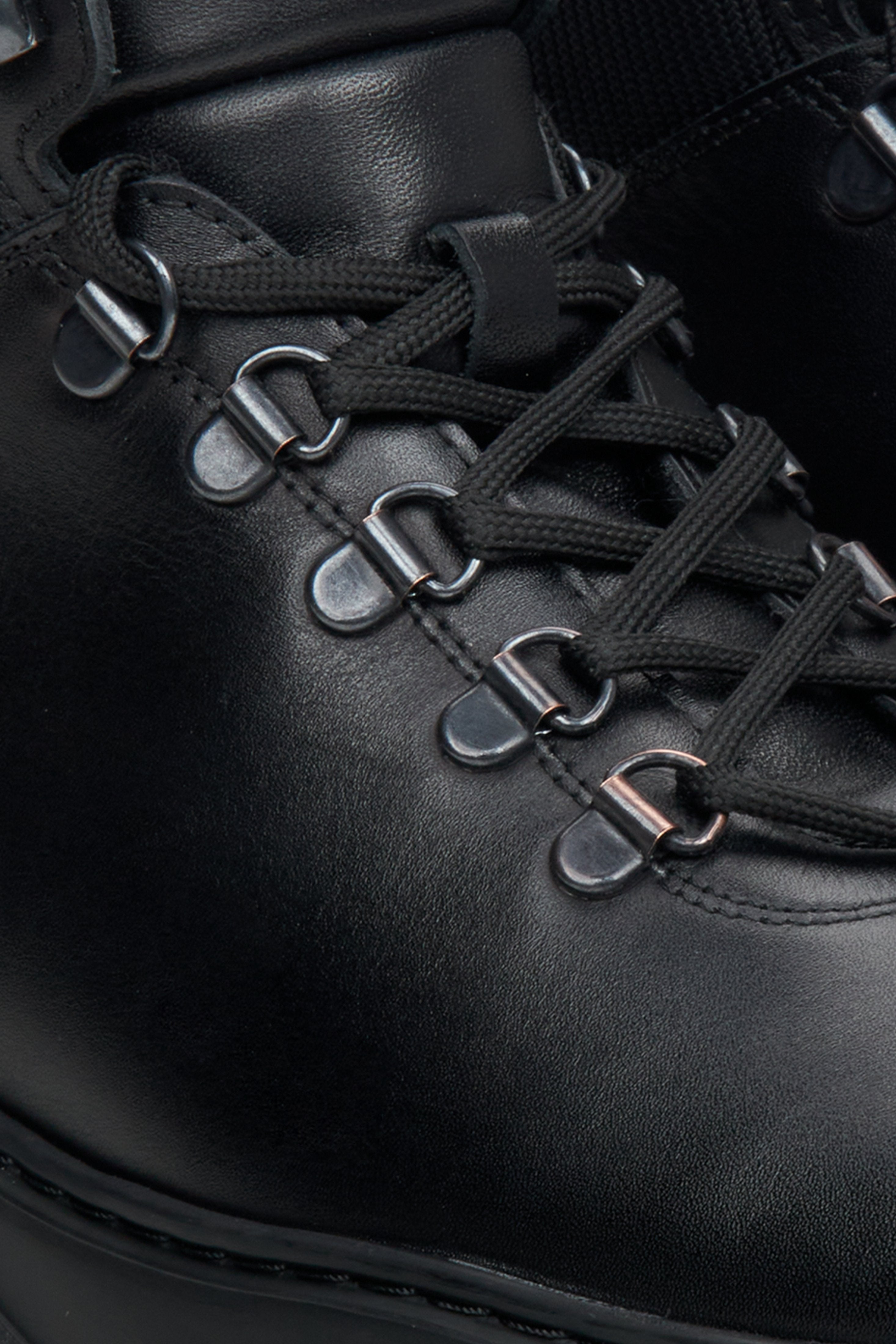 Men's black leather Estro boots - close-up on the details.