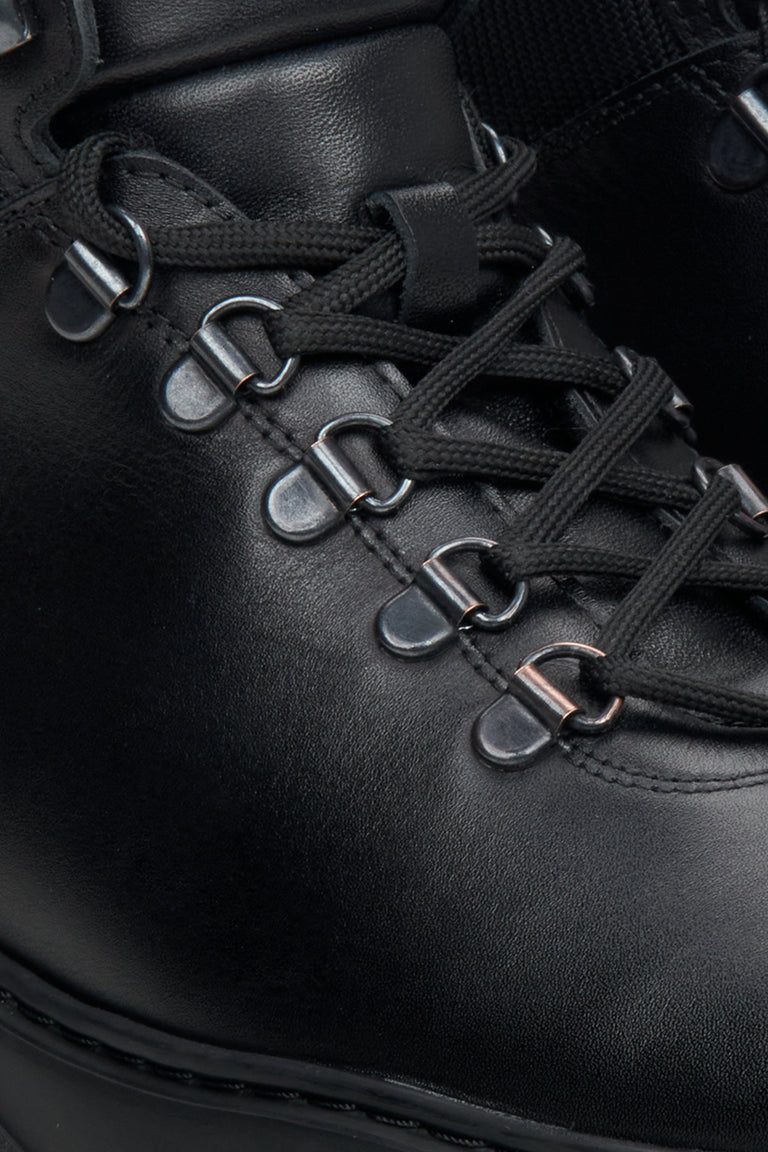 Men's black leather Estro boots - close-up on the details.