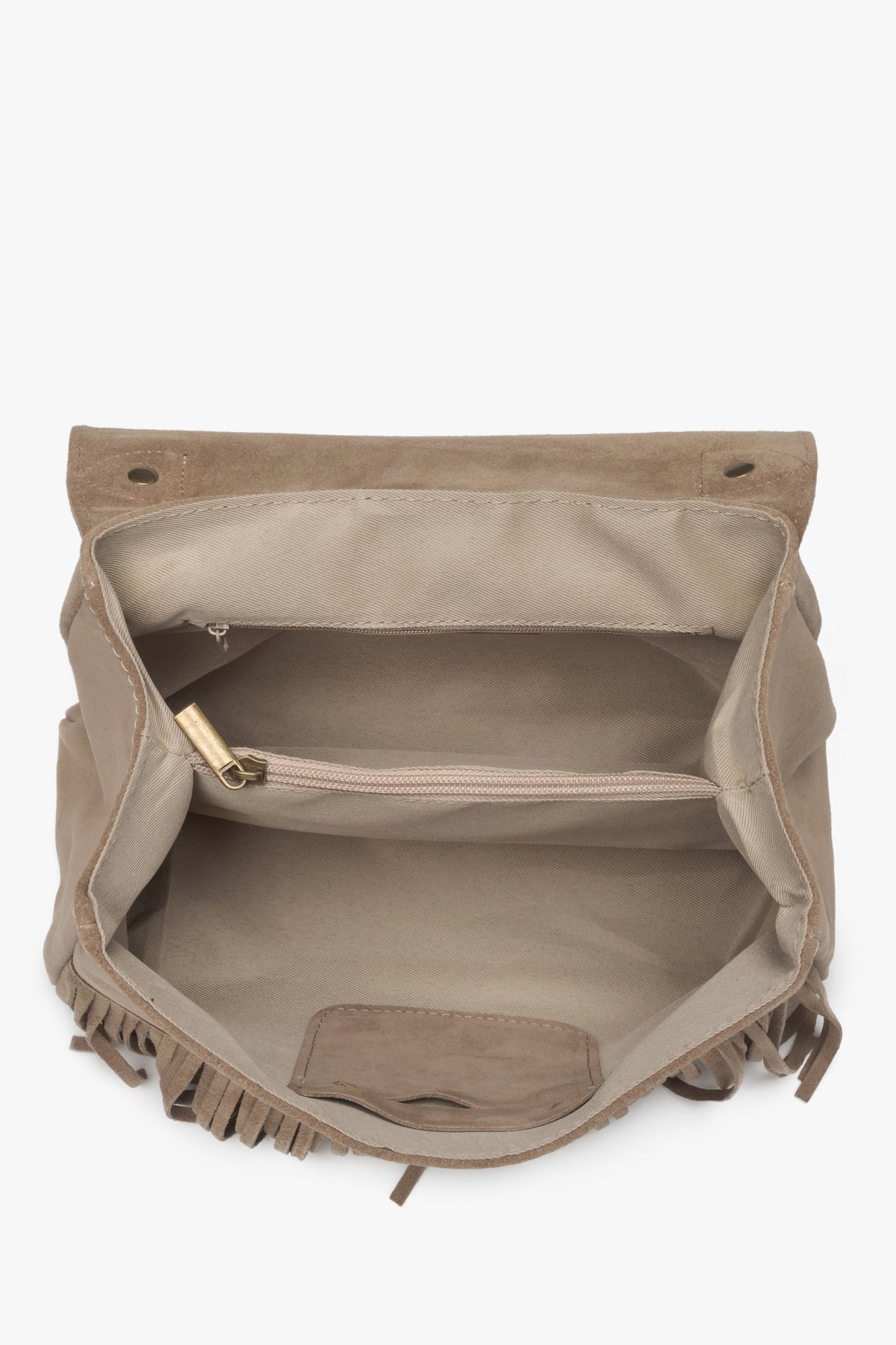 Beige handbag made of italian velour with decorative fringes.