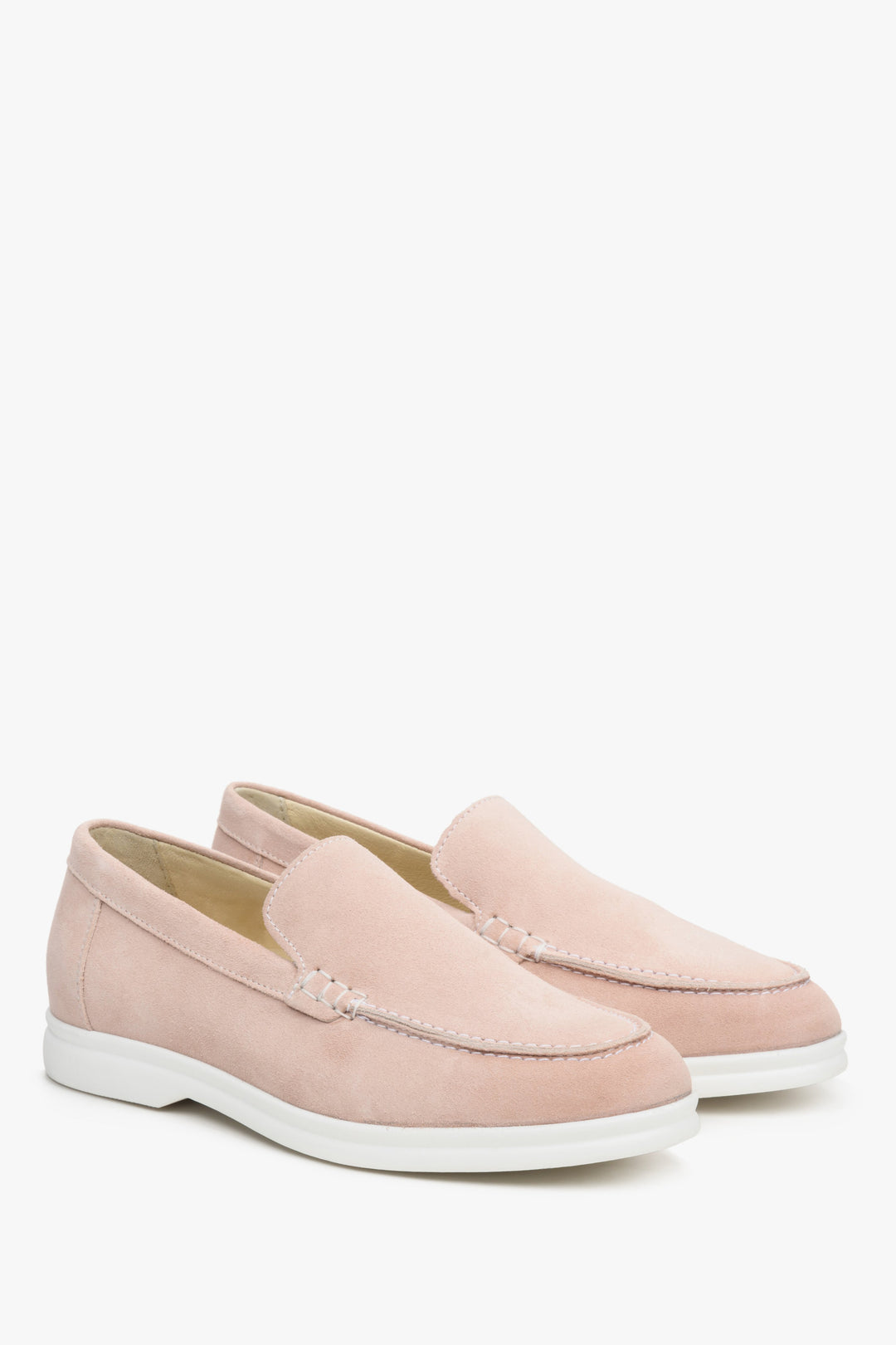 Women's suede loafers in light pink Estro - presentation of the sideline and white sole.
