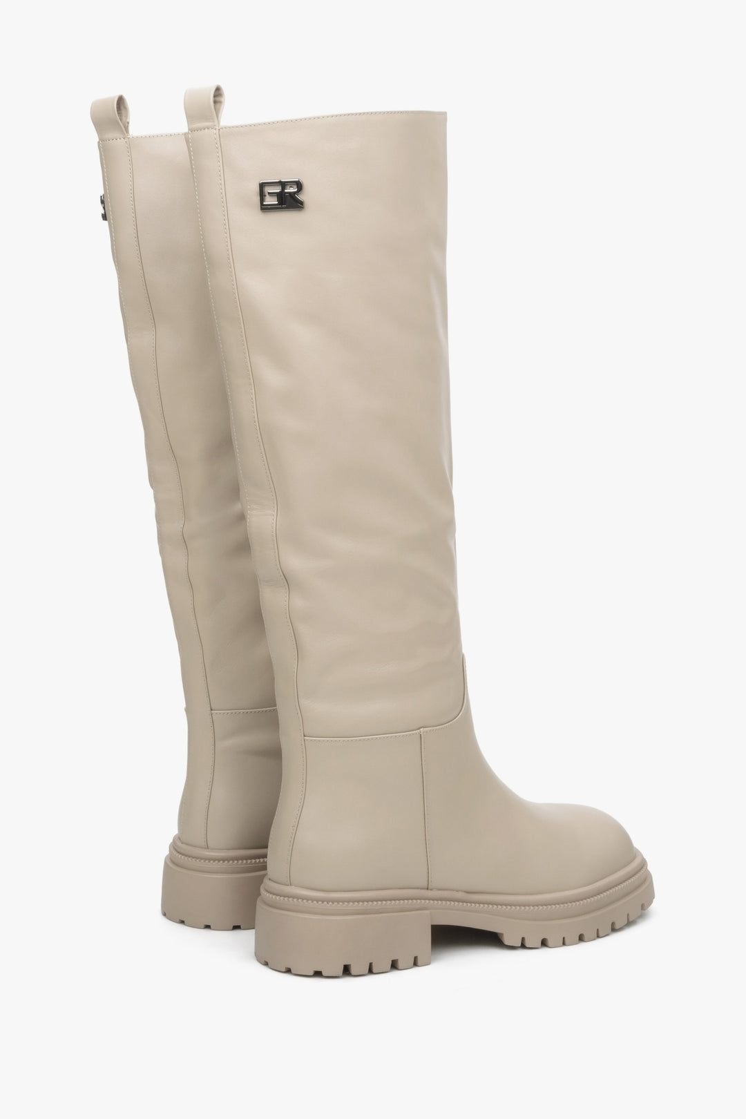 Women's boots with a wide shaft in beige. Estro - heel counter and side profile of the shoe.