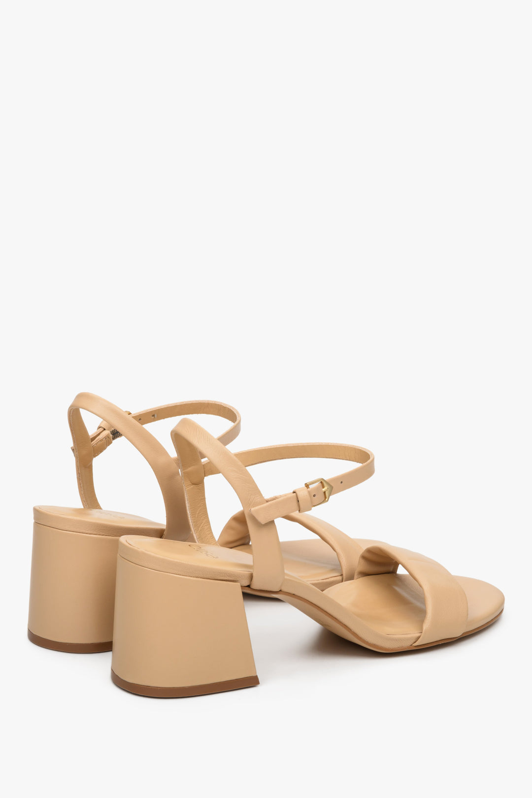 Women's beige Estro sandals made of genuine leather - close-up on the side line of the shoes and the heel.
