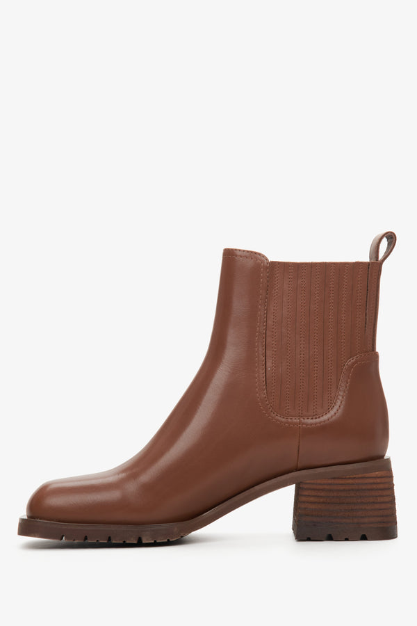 Women's brown leather chelsea boots - shoe profile.