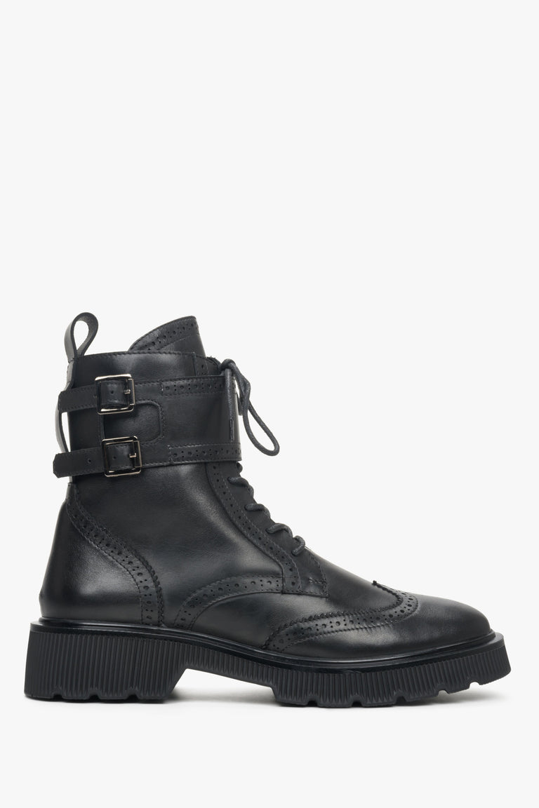 Women's leather black winter boots - shoe profile.