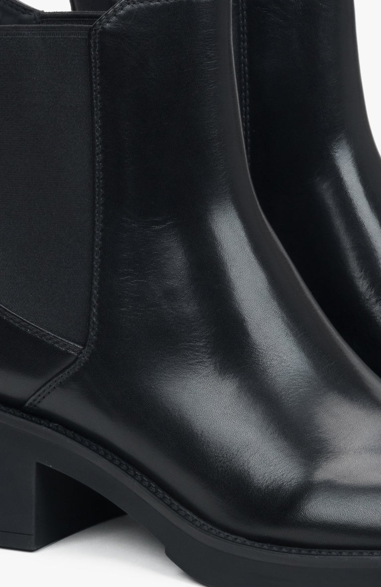 Estro black women's Chelsea boots with a comfortable heel, made of genuine leather - details.