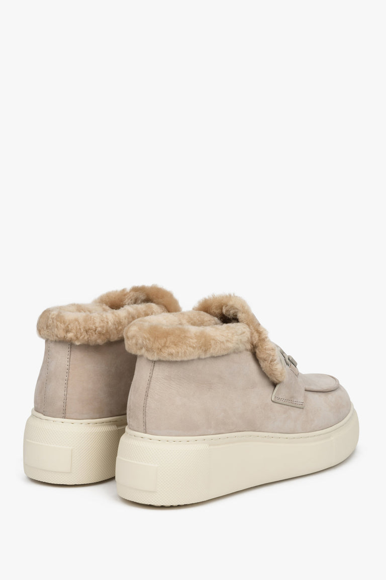 Winter women's boots in beige with fur lining - close-up on the back of Estro brand shoes.