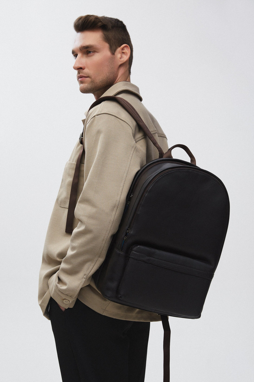 Men's Saddle Brown Backpack made of Genuine Leather with Wide Shoulder Straps Estro - fully-stylized backpack.