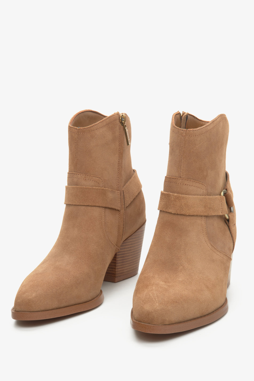 Women's short brown suede cowboy boots by Estro.