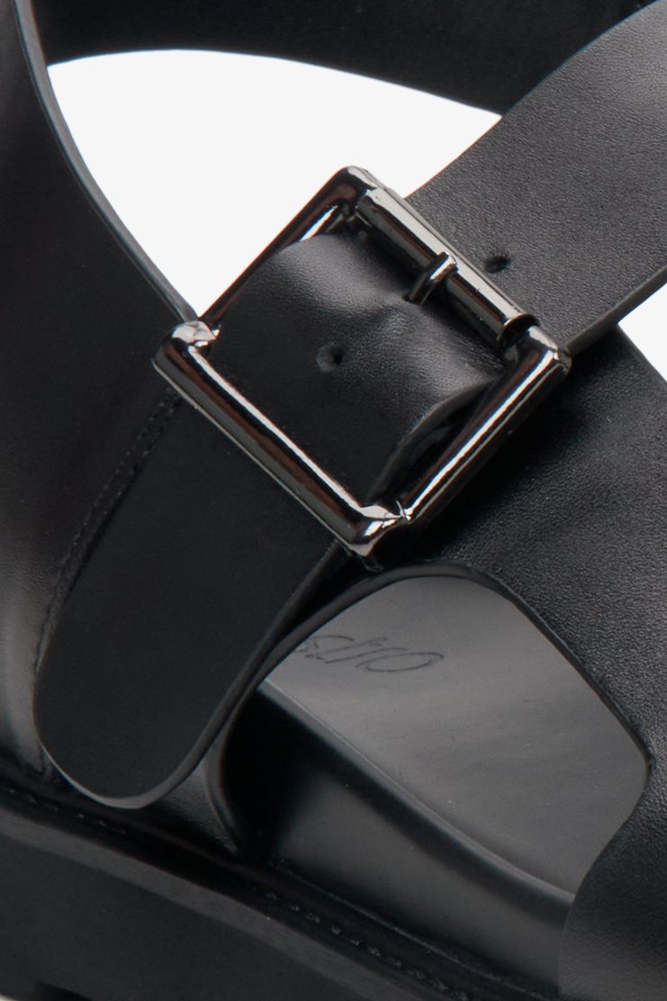 Men's black genuine leather sandals Estro - a close-up on details.