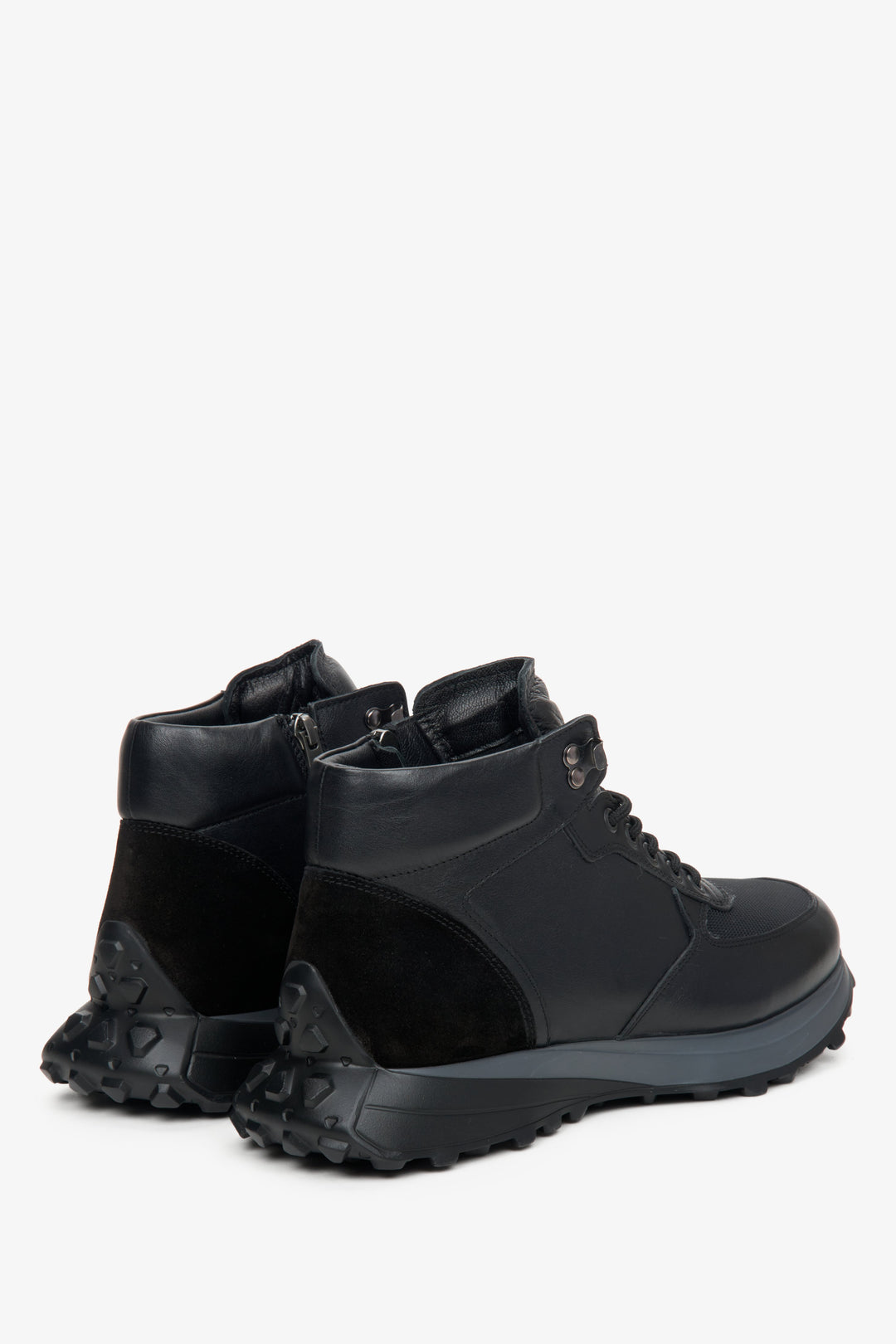 Men's black high-top sneakers by Estro - close-up on the heel counter.