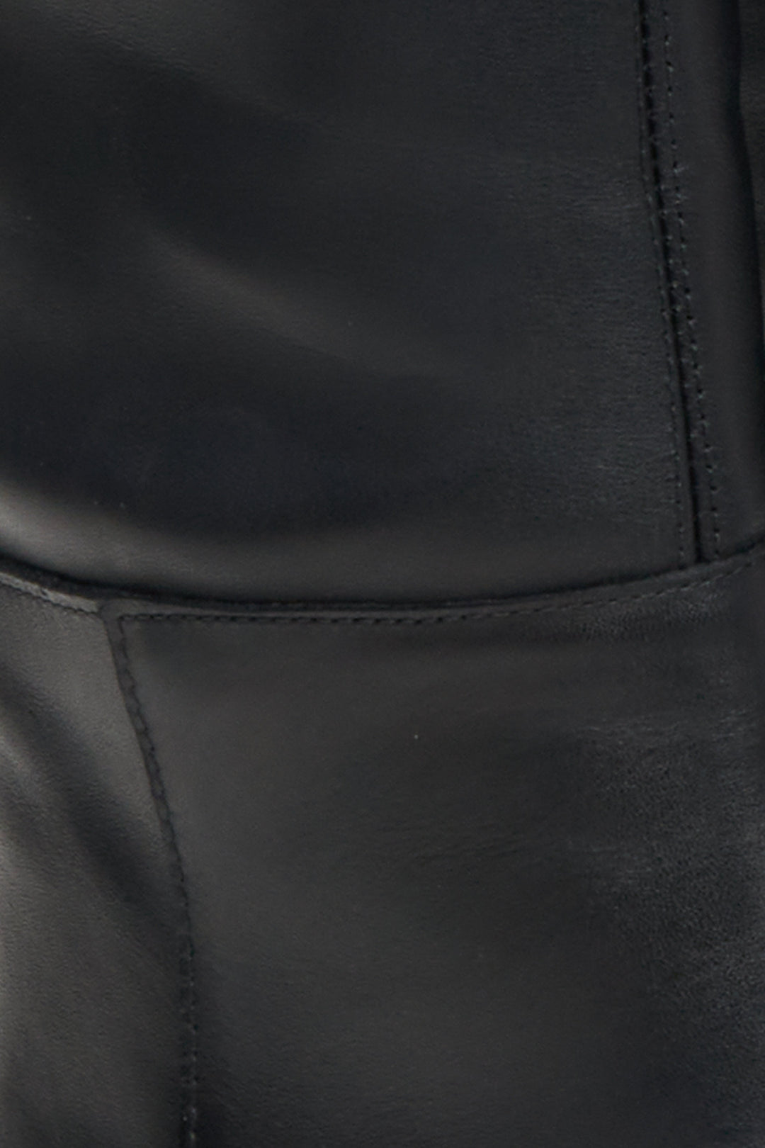 Wide-calf black leather boots Estro - a close-up on details.