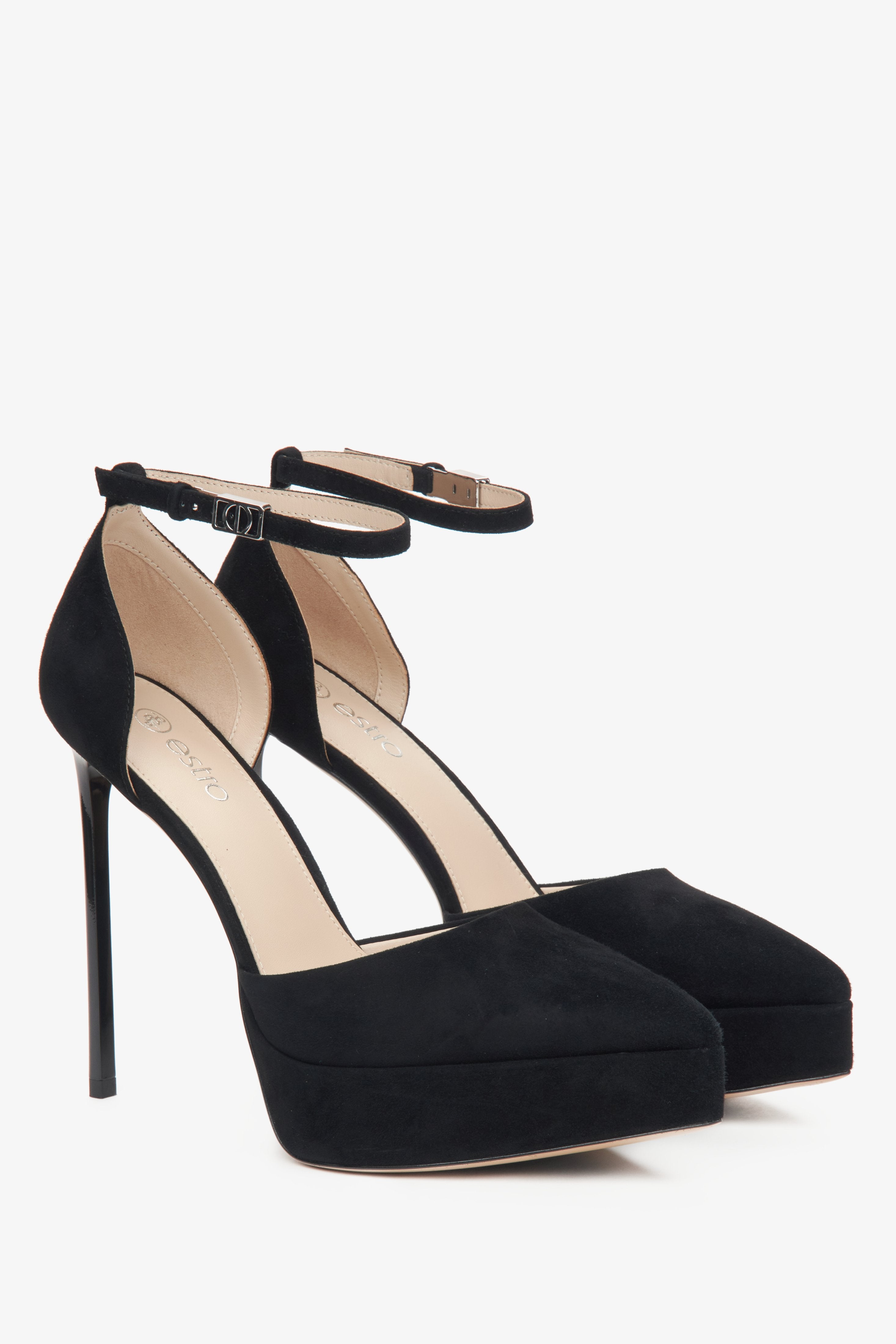 Velour women's pumps on heels by Estro, black colour.