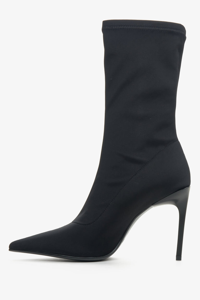 Estro women's black ankle boots - shoe profile.