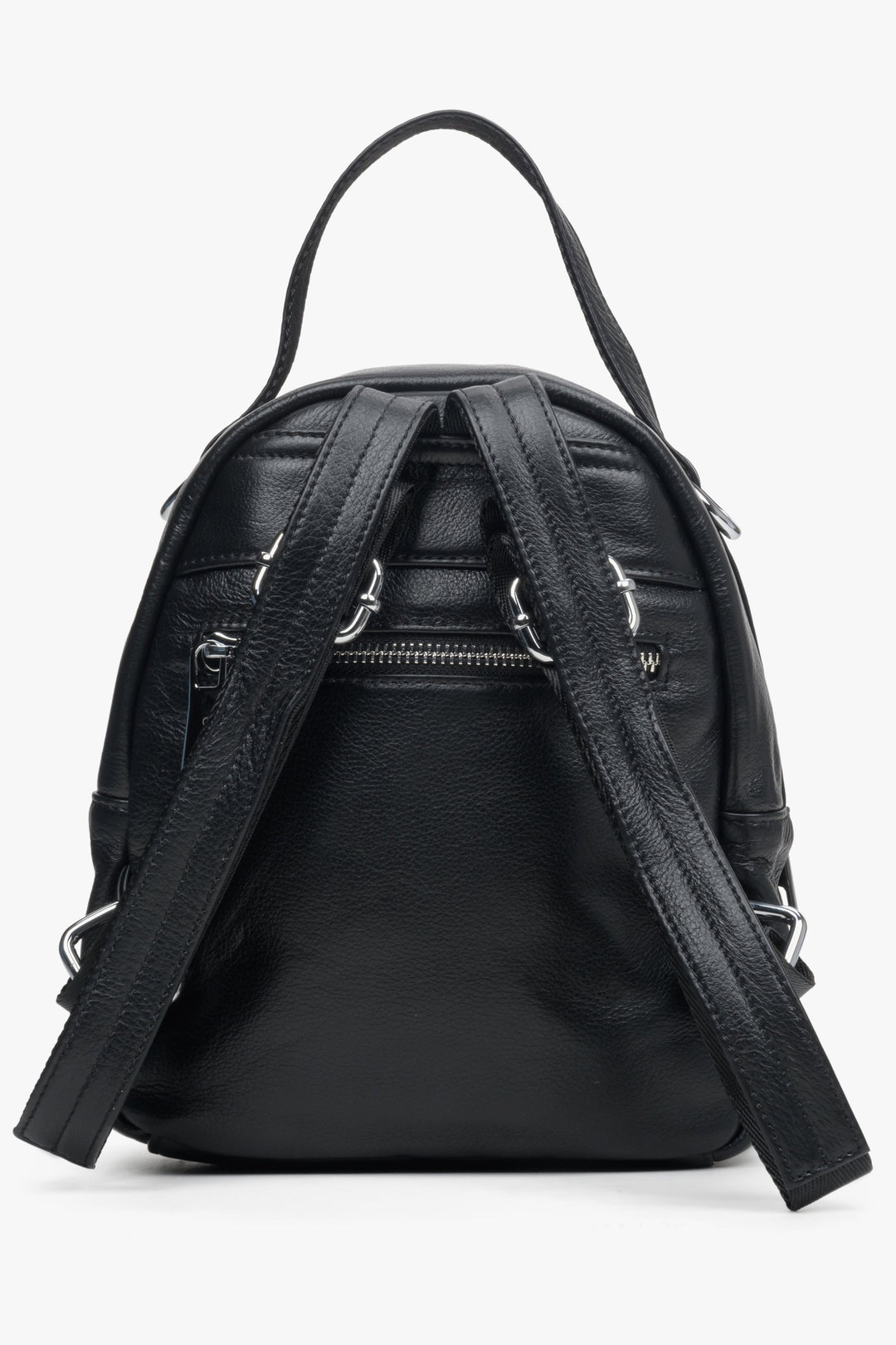 Urban, women's black backpack by Estro made of genuine leather - close-up of the back of the model.