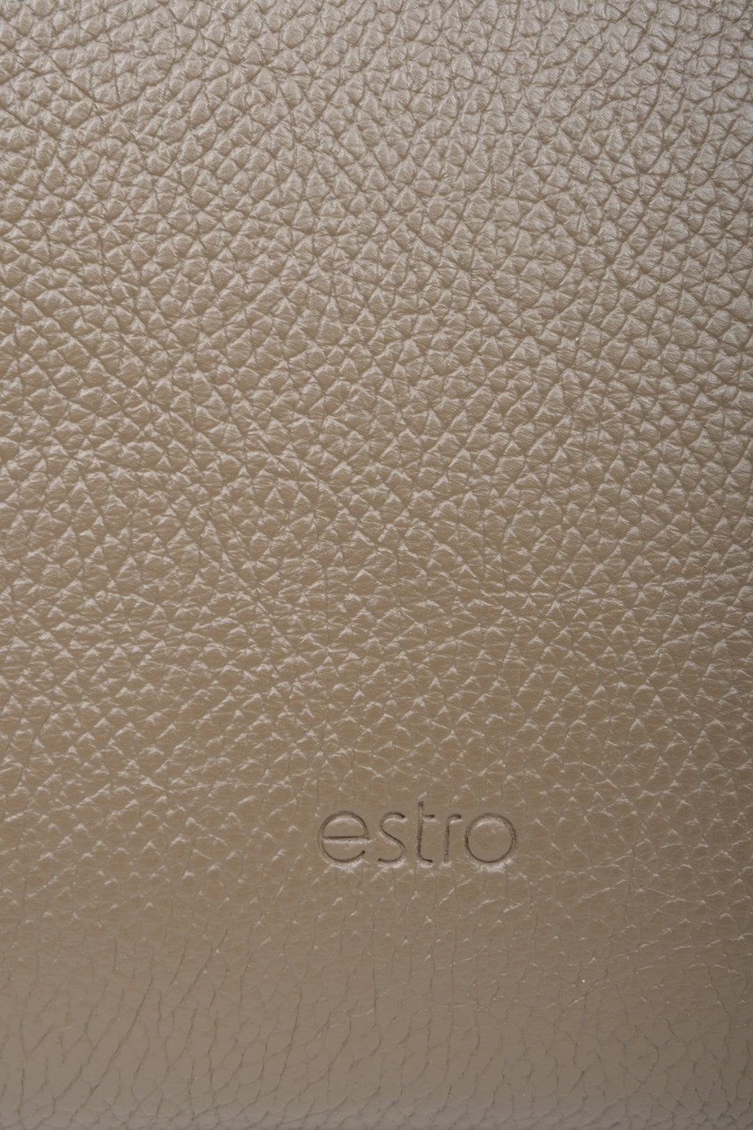 Leather, women's brown shoulder bag by Estro - close-up of the details.