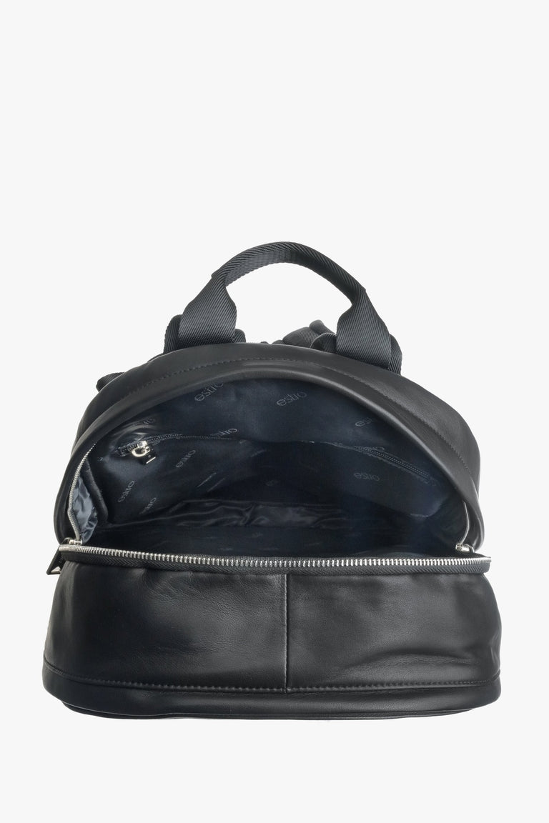 Men's black large backpack by Estro made of genuine leather - close-up on the interior design.