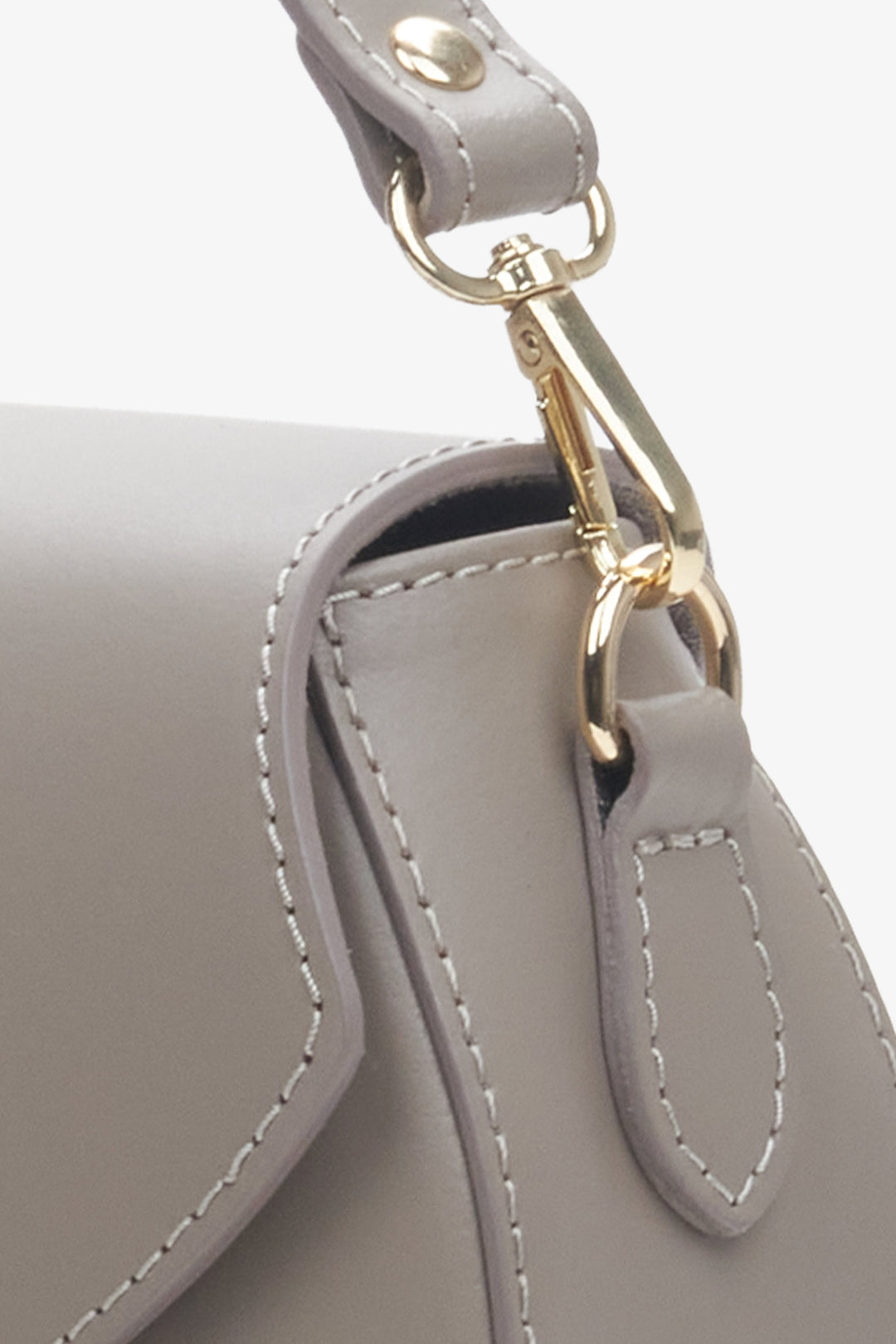 U-shaped women's handbag handmade in Italy - a close-upon details.