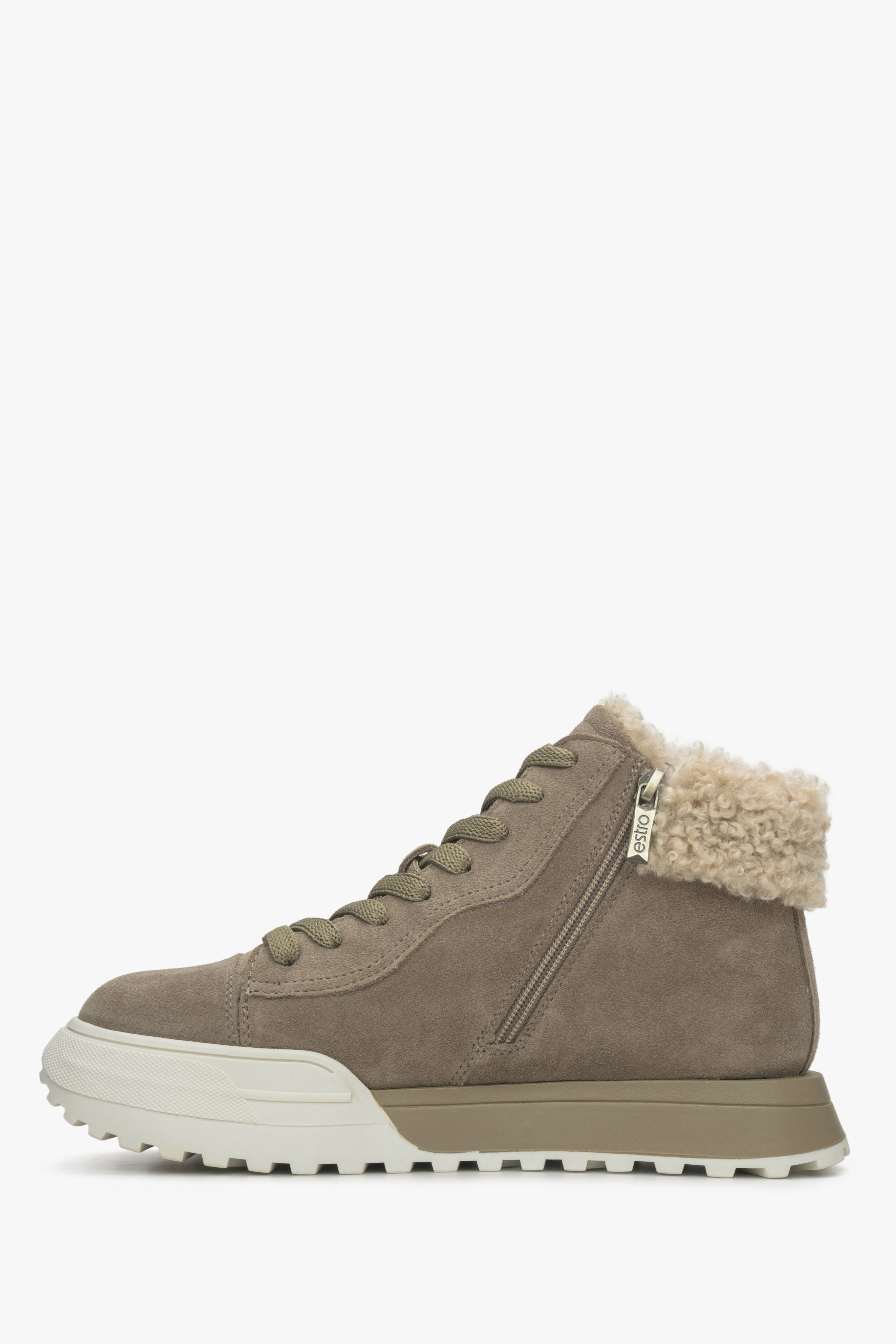 Winter sneakers for women by Estro, crafted from green velour and insulated with fur – side view of the shoe.