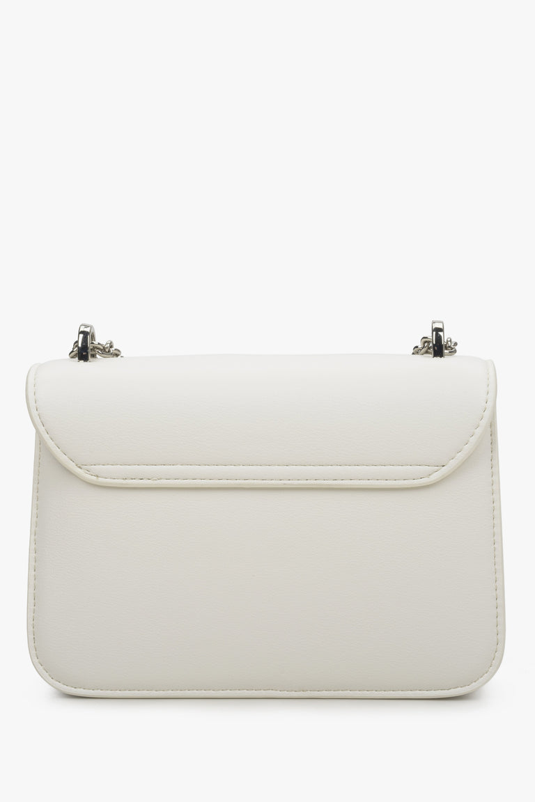 Estro white leather shoulder bag - back view of the model.