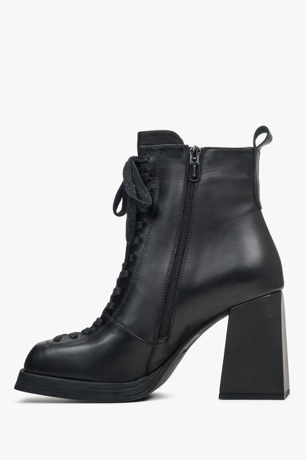 Women's ankle boots - shoe profile.