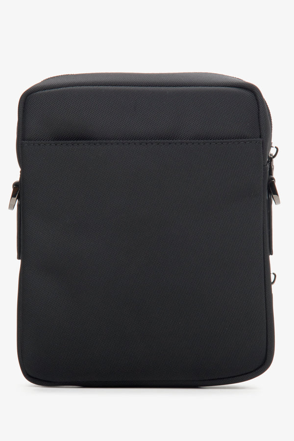 Men's sturdy black bag by Estro.