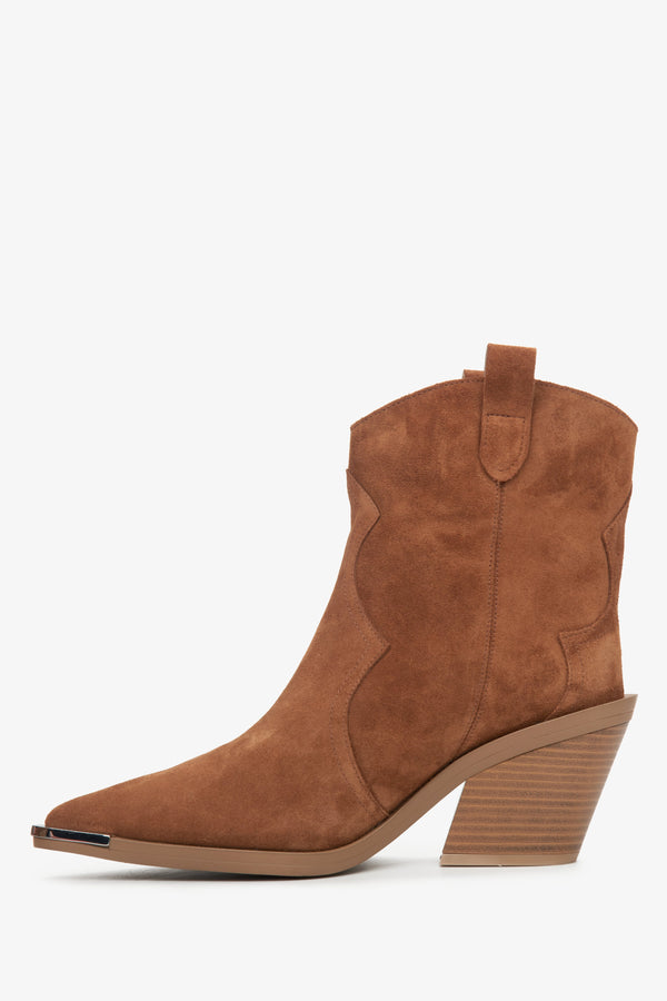 Brown suede cowboy boots Estro - shoe profile.