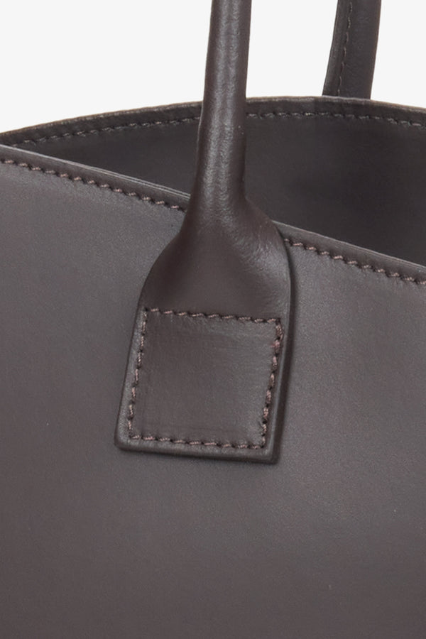 Dark brown women's shopper bag, crafted from high-quality Italian natural leather, from the Estro brand – details.