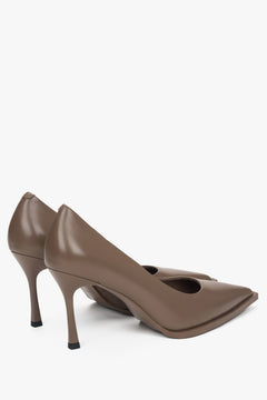 Estro women's brown heeled pumps - close-up of the back and side of the shoe.