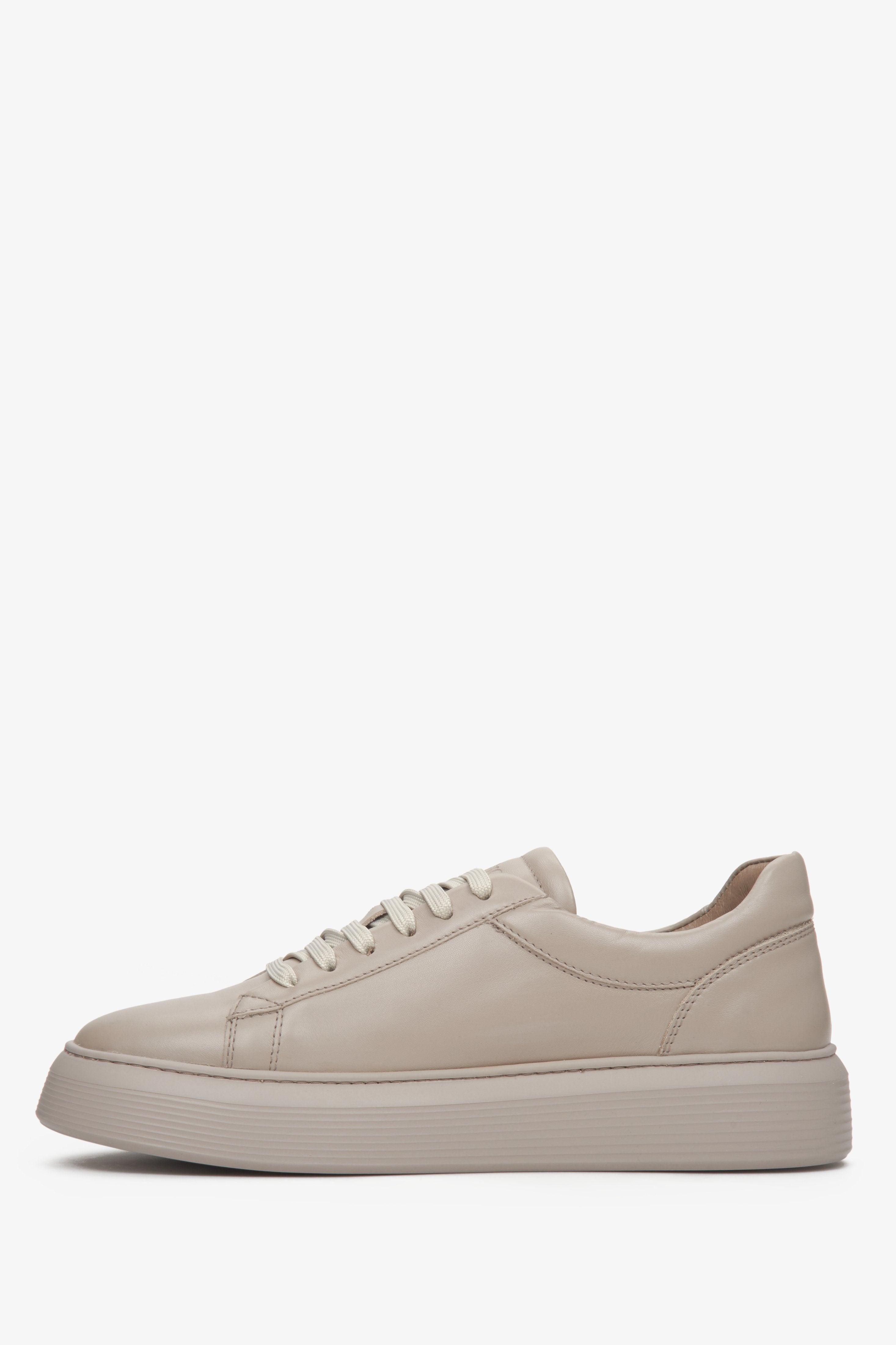 Estro women's leather sneakers with laces for fall - shoe profile.