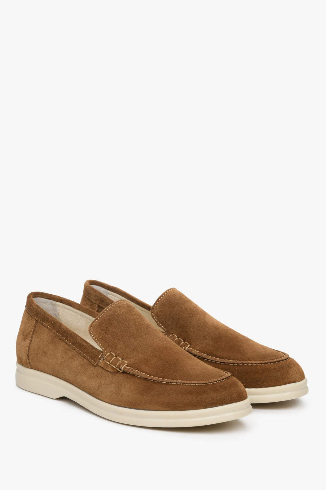 Women's suede loafers in brown by Estro - presentation of the sideline and white sole.